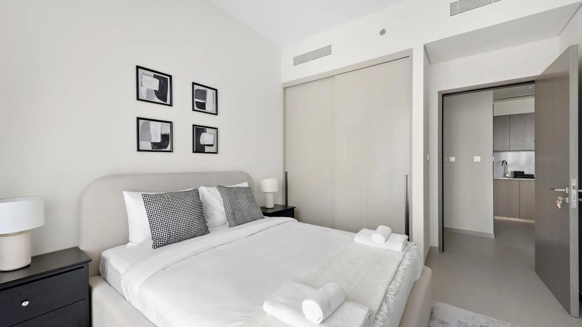 Vayk - Refined & Trendy 1-Bedroom In Downtown Dubai