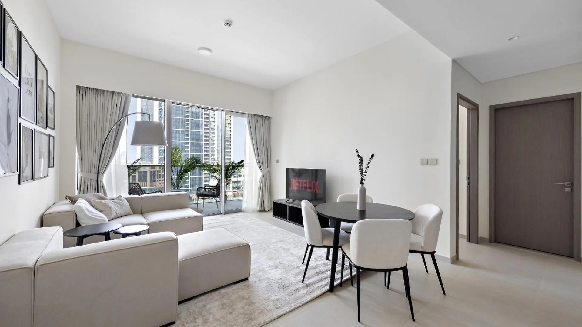 Vayk - Refined & Trendy 1-Bedroom In Downtown Dubai